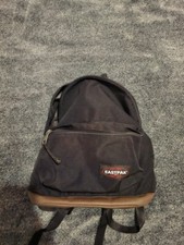 Rucksack Eastpak Farbe: Schwarz mit braunem Lederboden