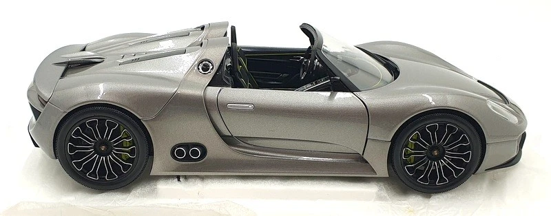 Minichamps 1/18 Scale Diecast 110 060030 - Porsche 918 Spyder 2010 - Met Grey - Image 4 of 4