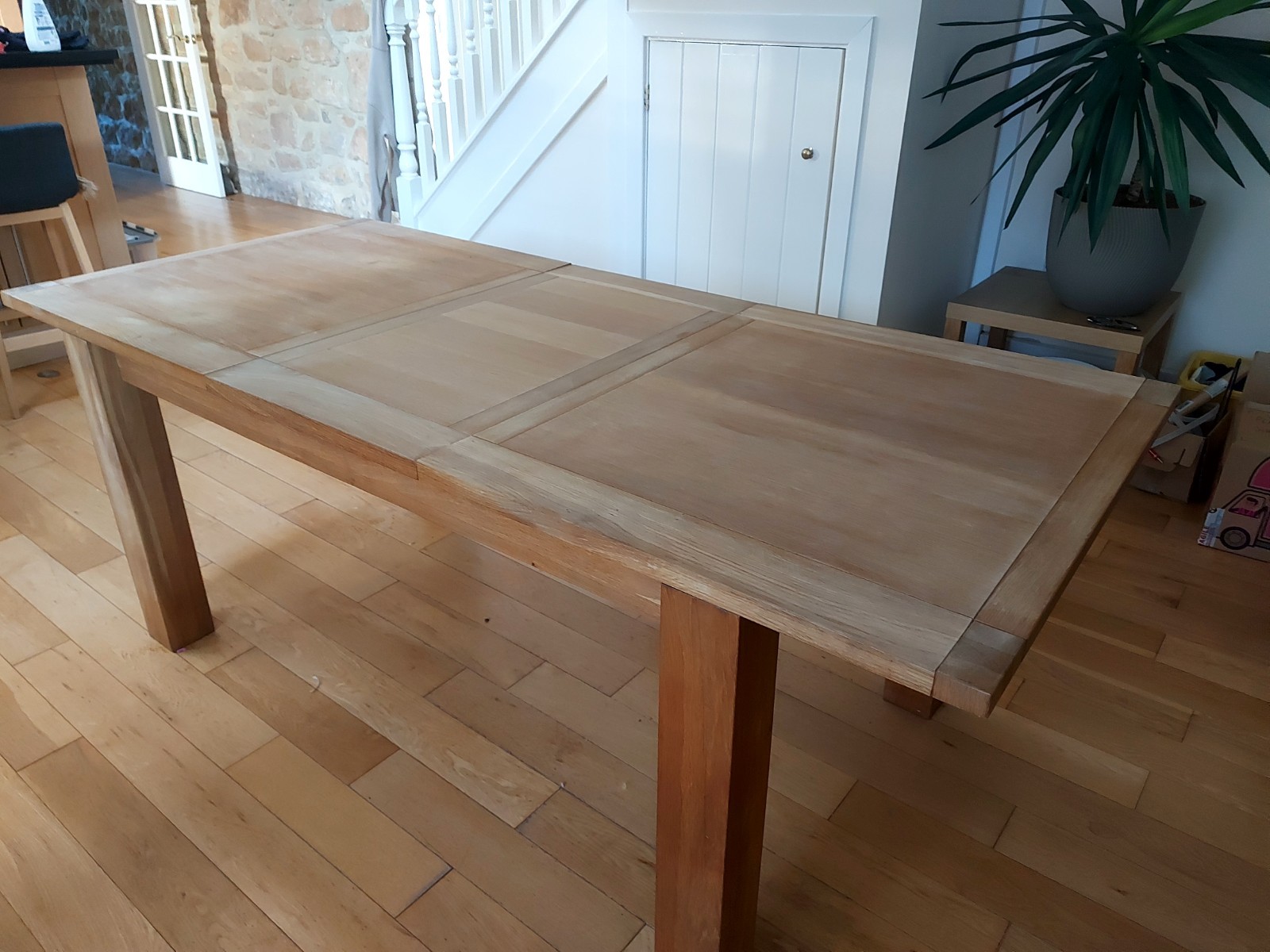 Solid Oak Extendable Dining Table Seats 4-6