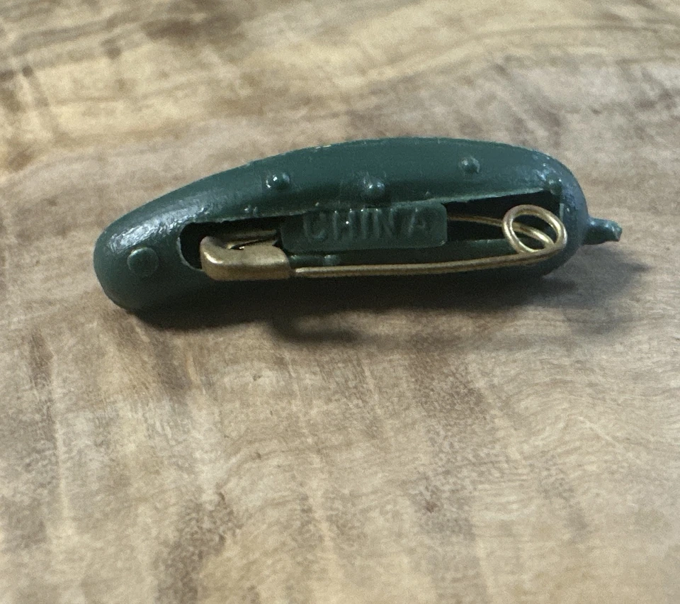 Vintage Heinz Cucumber Pin/Brooch - Image 2 of 3