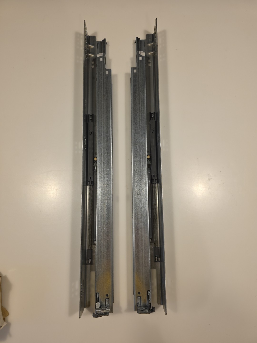Pair 21" L 563h533-01b