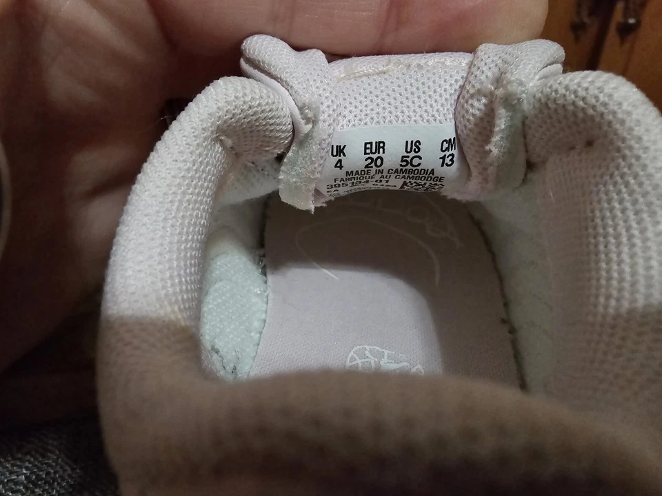 Zapatos Puma rosa para niños pequeños talla 4 Foto 4 de 4