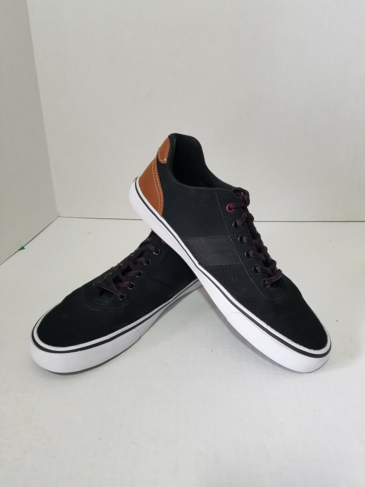 LEVI'S BLACK TENNIS SHOE SNEAKER BOAT SHOE Gem