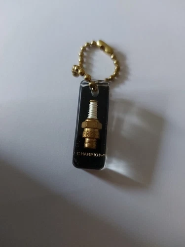 Porte clés résine inclusion BOUGIE CHAMPION, Vintage                 L2