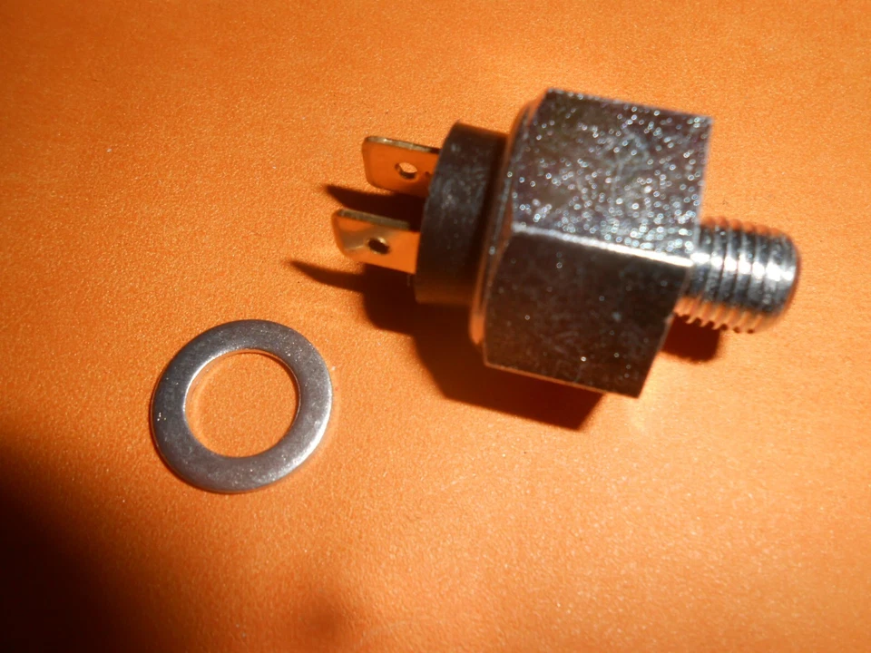 INTERRUPTOR DE LUZ DE FRENO SINGER GAZELLE, VOGUE (1966-71) HUMBER SCEPTRE (1967-76) -51610 Foto 2 de 3