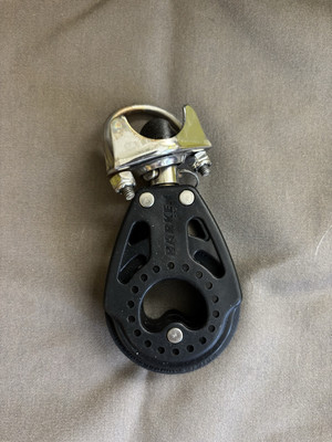 Harken Carbo Single 57 mm /2600/ Stanchion mount base