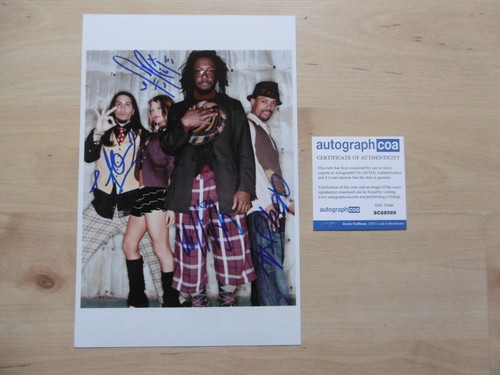 Black Eyed Peas Band Fergie Autogramme signed 18x27 cm Foto ACOA