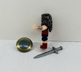 LEGO Super Heroes Wonder Woman Dark Red Torso Minifigure sh0221 Shield & Sword