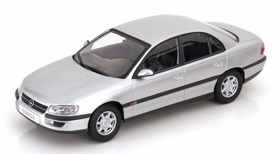 1:18 Triple 9 Opel Omega B Saloon 1996 silver