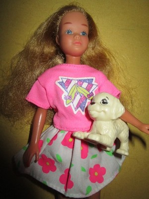 B-449) ALTE BARBIE VINTAGE SKIPPER MATTEL PHILIPPINES OBERTEIL+ROCK+SCHUHE+HUND