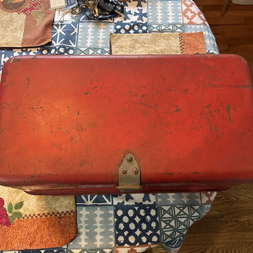 Enfriador Budweiser King of Beers vintage de metal rojo Foto 2 de 4