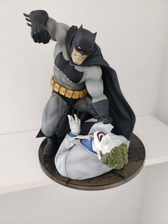 Batman The Dark Knight Returns Hunt The Dark Knight Statue Kotobukiya ArtFX