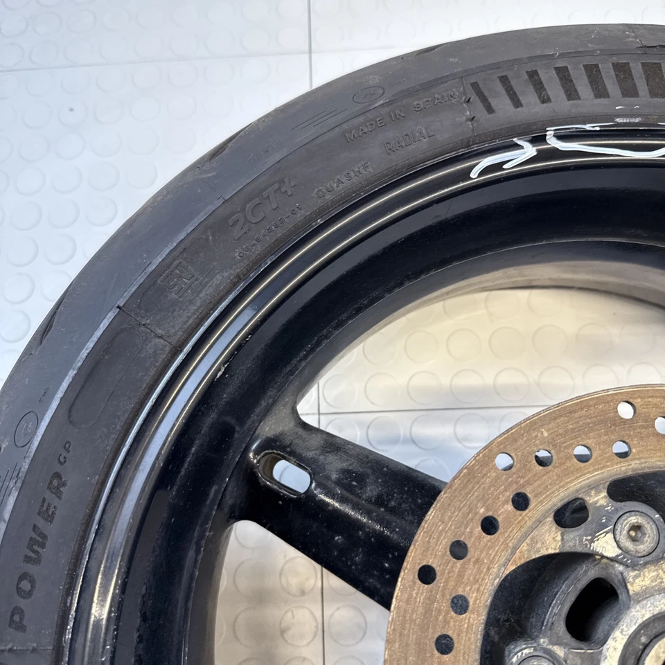 Llanta trasera Suzuki GSXR 600 750 2001-03 eje rotor y neumático dañado OEM Foto 4 de 4