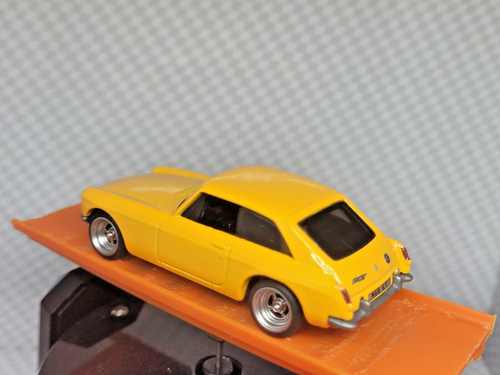 MATCHBOX 1971 MGB Coupe 1/64 Limited Edition CUSTOM REAL RIDERS BB13-682 - Picture 5 of 16