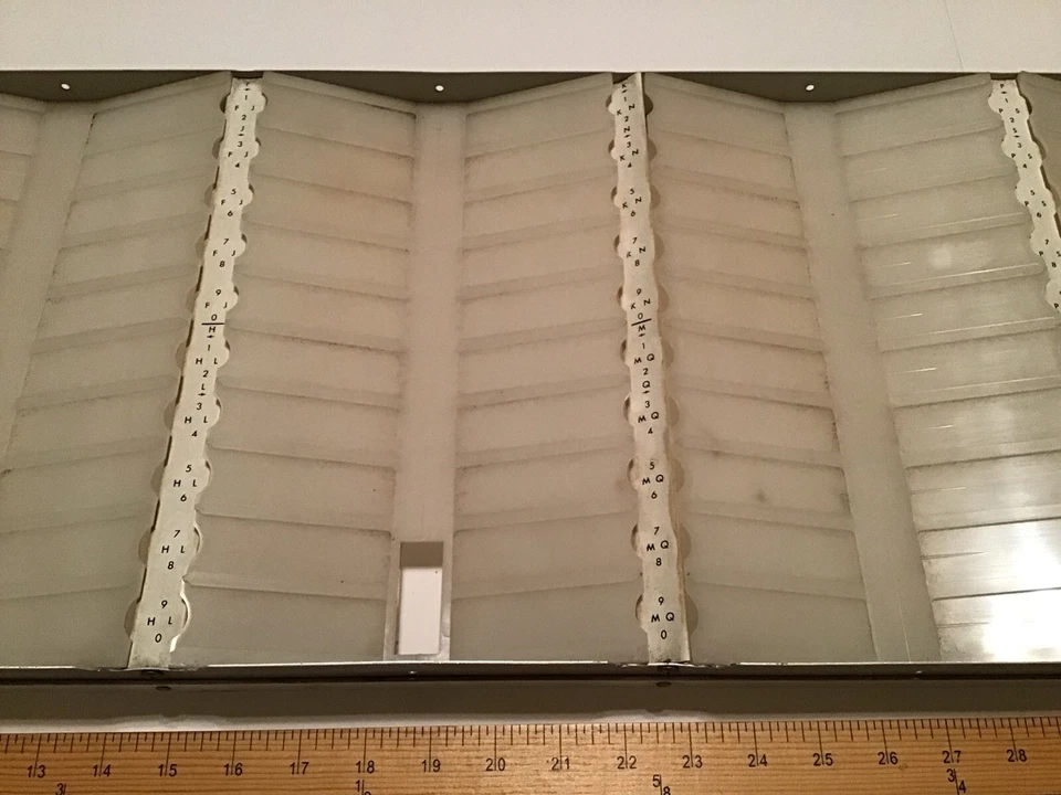 WURLITZER 45 RPM JUKEBOX 3300 AMERICANA III TITLE PAGES RACK ASSEMBLY (PART) - Image 4 of 4