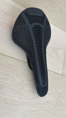 Fizik Vento Antares R1 Adaptive Saddle - Carbon, 140mm, Black