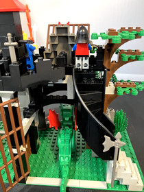LEGO Castle: Dragon Knights: Dark Dragon's Den (Set 6076) - 99% COMPLETE