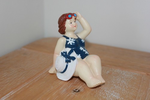BEACH THEMED FIGURES,VARIOUS ,LADIES AND COUPLE ON JET SKI,FUN GIFT - Picture 4 of 12