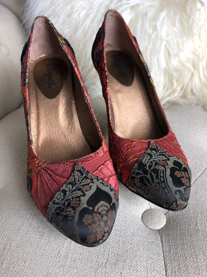 Zapatos de salón Desigual de tela con retazos punta puntiaguda terciopelo asiático floral talla 39 Foto 4 de 4