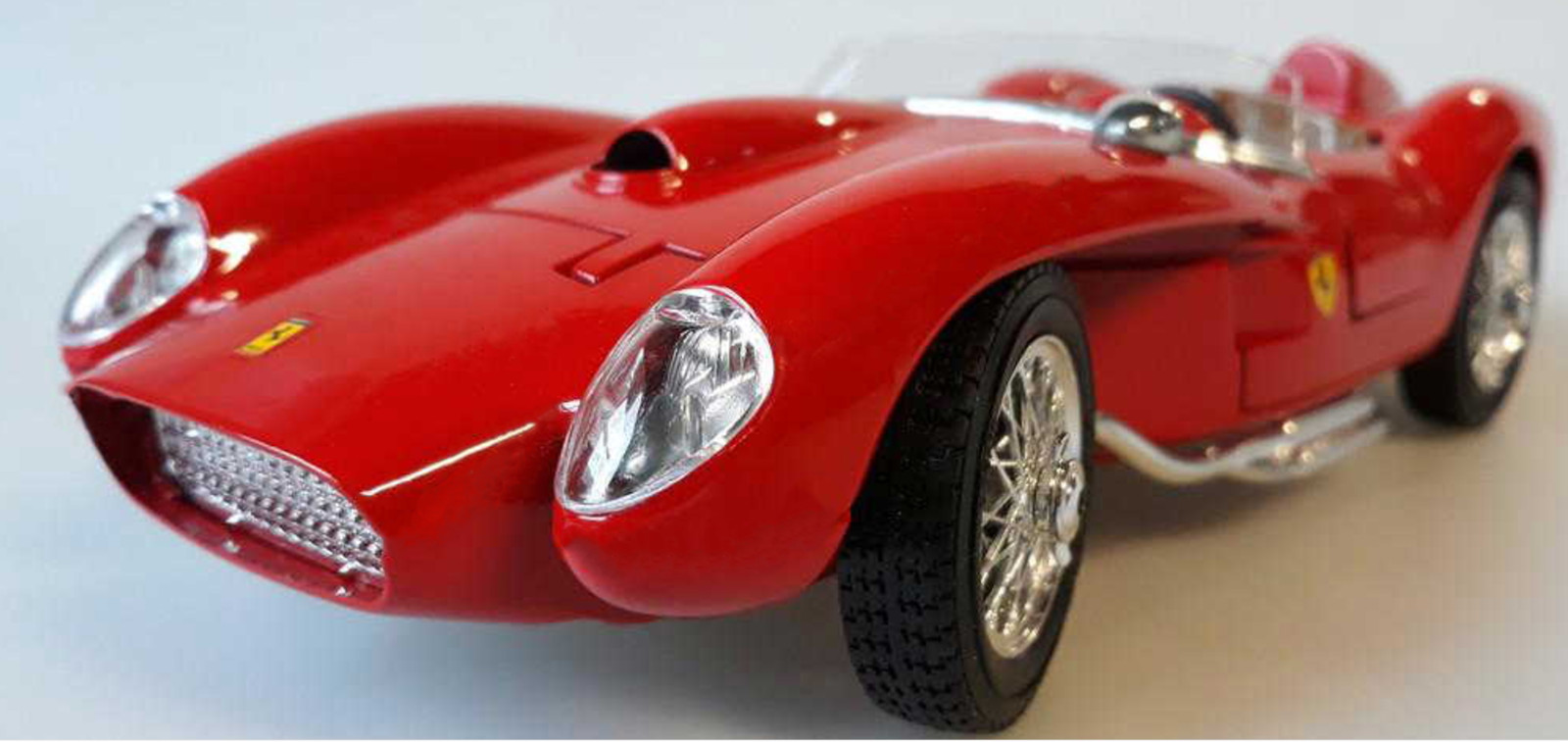 Ferrari Race Car w/Spoke Wheels & 12Cyl. Engine Custom Metal Body1:18SCALE MODEL