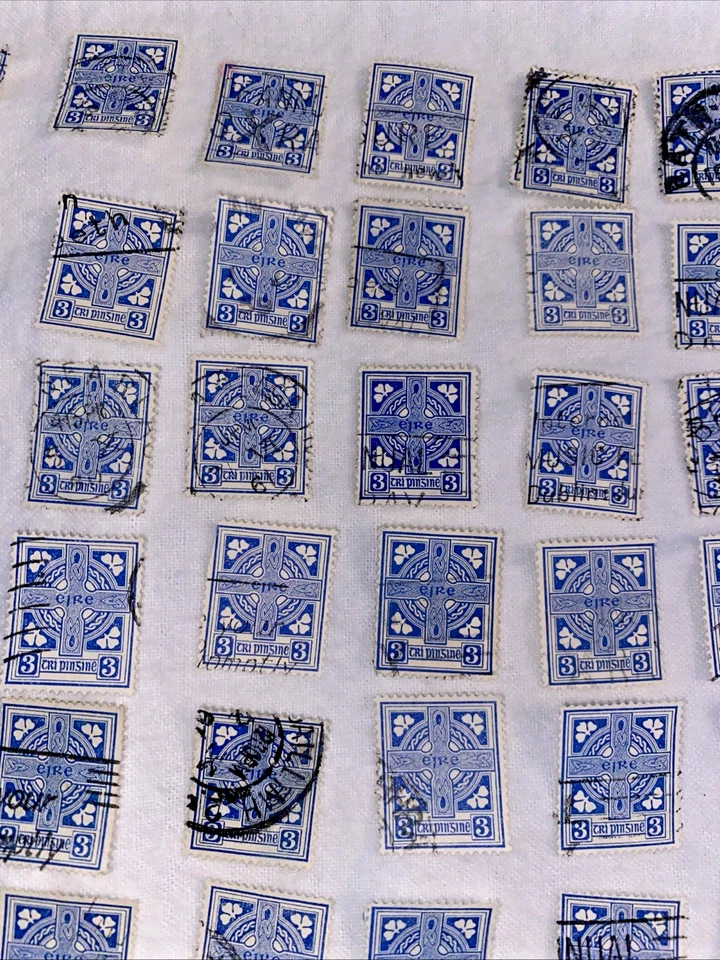 LOTE DE 93 SELLOS USADOS IRLANDESES SC# 111 3p CRUZ 1941 De colección Segunda Guerra Mundial Foto 3 de 4