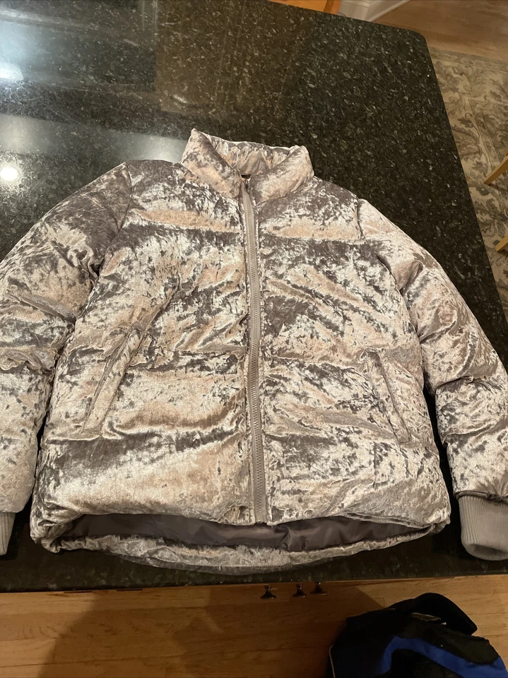Chaqueta UO Silence Noise Velvet Puffer Cremallera Gris Plateado Talla Mediana, ¡Nueva! Foto 3 de 4
