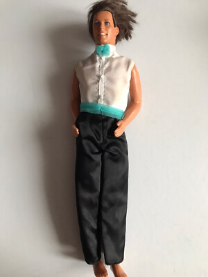 Ken im hübschen Kleid ''Schmetterlingsschleife''