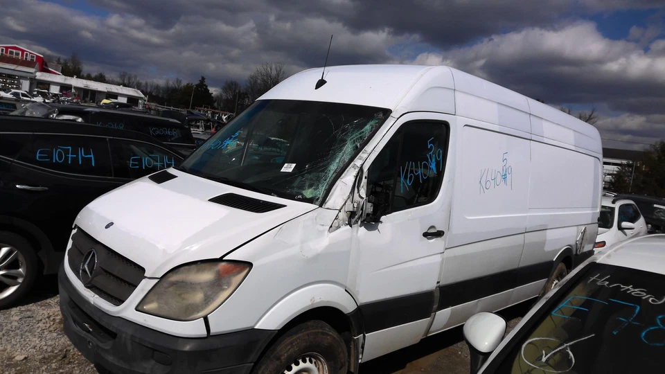 Capó MERCEDES SPRINTER 25 10 11 12 13 abollado Foto 2 de 4