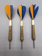 Vintage Unicorn Yellow/Blue Feather Set Of Darts W/ Clear Case - Made In England