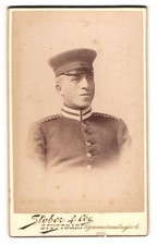 Fotografie Stober & Co., Stuttgart, Einjährig-Freiwilliger in Gardeuniform 