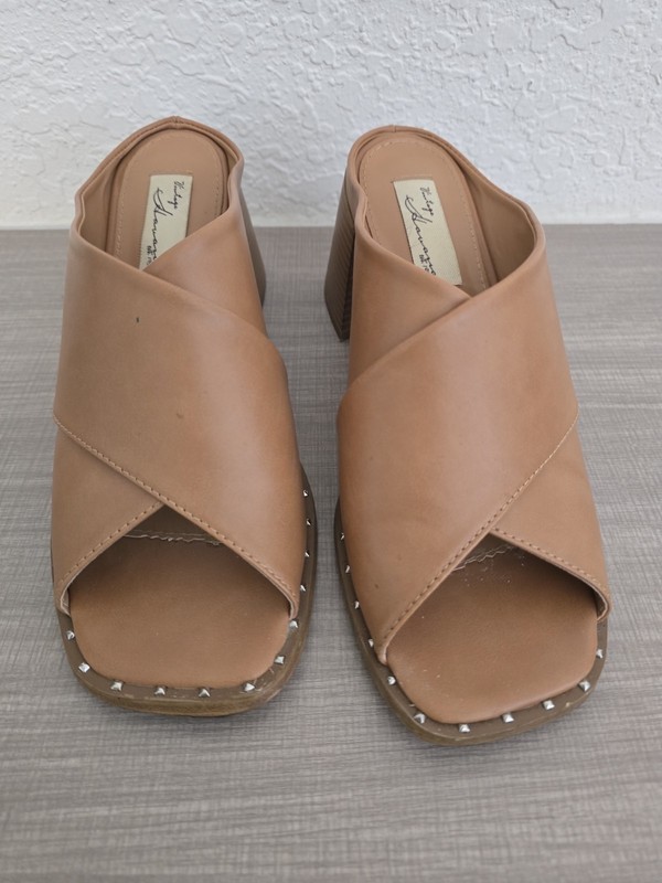 Vintage Havana Women's Criss Cross Mule Sandals Tan Studded Block Heel Size 8.5