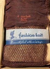 VINTAGE 6 PAIR 9 1/2 X 30  SEAMS WINE COTTON/RAYON CUBAN HEEL VINTAGE STOCKINGS