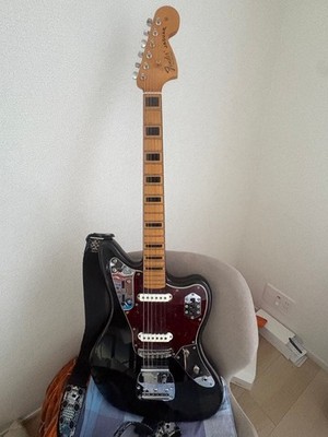 Vintera II Jaguar E-Gitarre Black Alder Body Maple Neck 70s Style Pickups