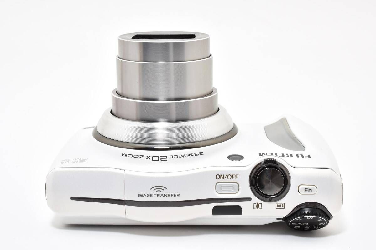FUJIFILM FinePix F800EXR 16MP 20x Zoom EXR CMOS w/ SD Card White