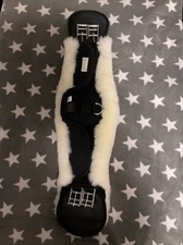 Lammfellgurt Dressur von Waldhausener 60cm/Short Girth Lambskin, black/nature. 