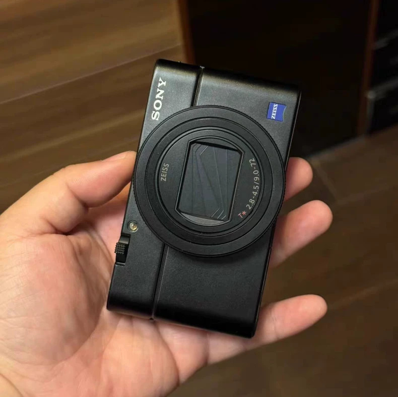 Sony Cyber-shot DSC-RX100 VII Digital Camera DSC-RX100M7 w/SD card