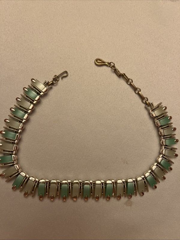 *RARE* VINTAGE ESTATE SIGNED CORO Blue Green White THERMOSET 15 1/2” NECKLACE!