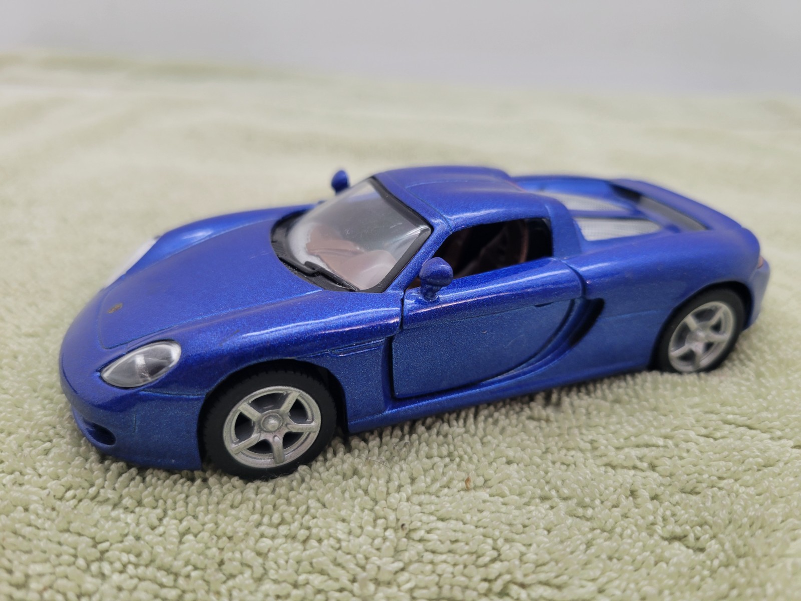 Kinsmart Porsche Carrera GT Blue 1:36 Scale Model Car Diecast