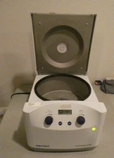 EPPENDORF CENTRIFUGE 5702 Bench Top/Counter Top Powers On, No Error Codes