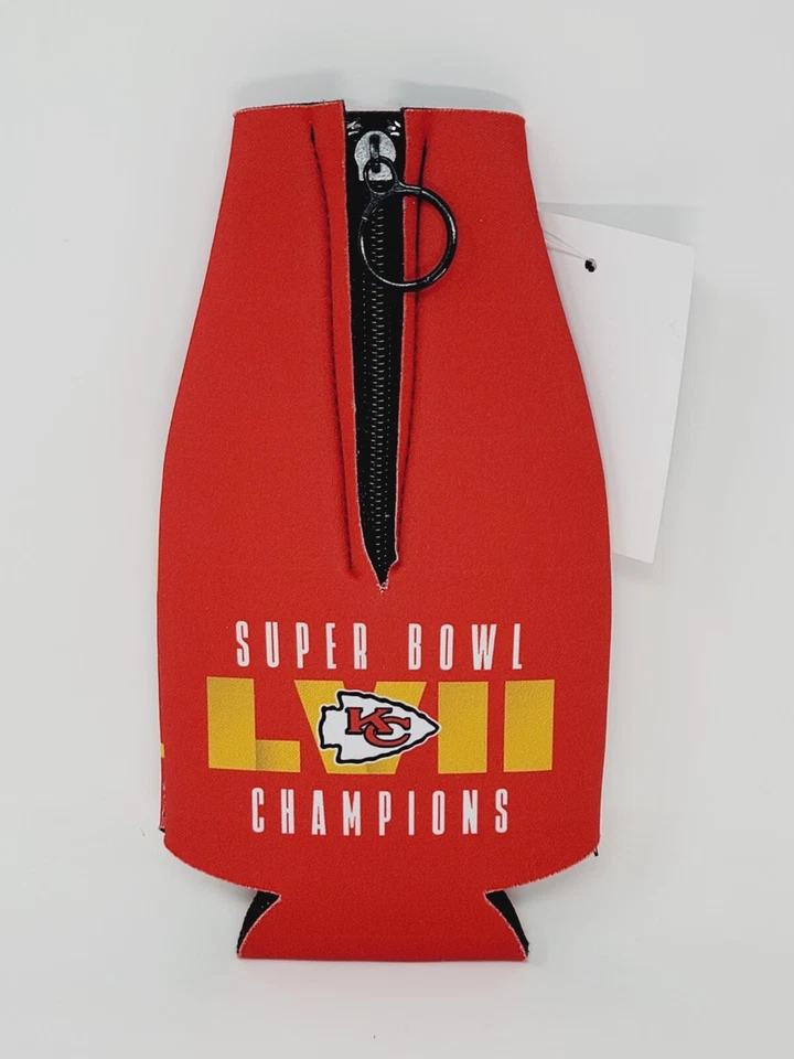 Kansas City Chiefs NFL SUPER BOWL LVII Campeones BOTELLA Koozie Cremallera ROJA 2 Lados Foto 4 de 4