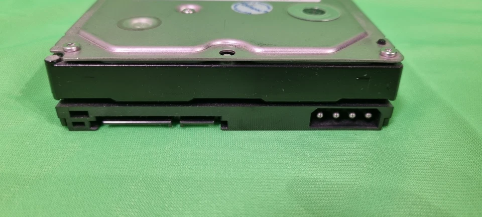 DISCO RIGIDO HITACHI HDT725050VLA360 - 500GB - 3.5" SATA - TESTATI e FUNZIONANTI - Immagine 2 di 4