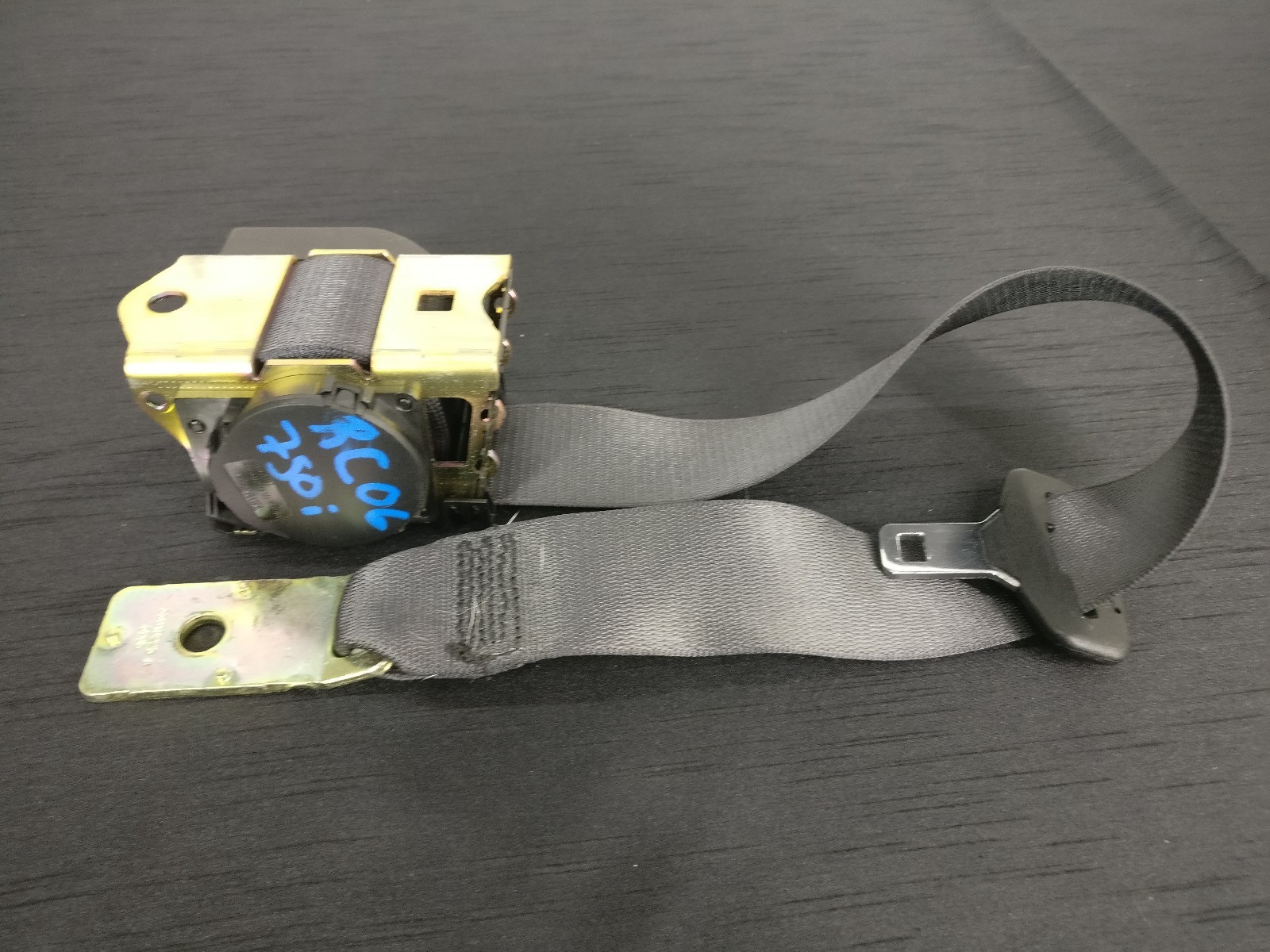 BMW E65 E66 OEM INTERIOR REAR CENTER MIDDLE SEAT BELT MALE END GREY eBay