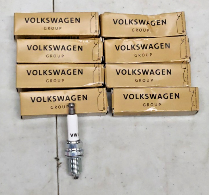 VW 101905621b Spark Plugs A6 Quattro, A8 Quattro, Q7, S5, S6, S8, Touareg 8PCS
