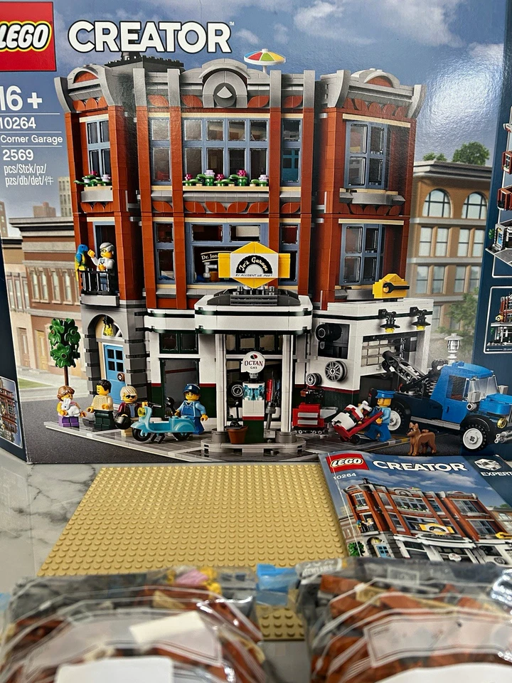 LEGO Modular Buildings 10264 Corner Garage, photo 1 of 5