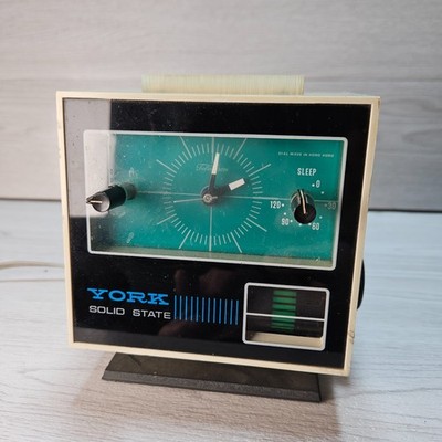 VTG 1970 s York TX-110 AM FM Clock Radio Alarm Space Age Design Green Works READ