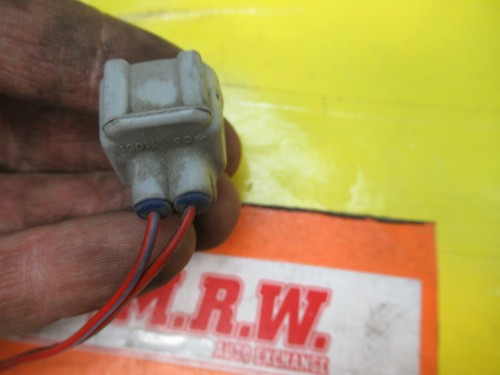 WIRE PLUG CONNECTOR off MANUAL TRANSMISSION SOLENOID SWITCH for 00-05 MR2 SPYDER - Picture 3 of 8