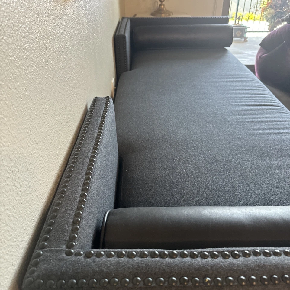 Chaise doble en fieltro carbón refuerzos de cuero por cuatro manos Foto 4 de 4