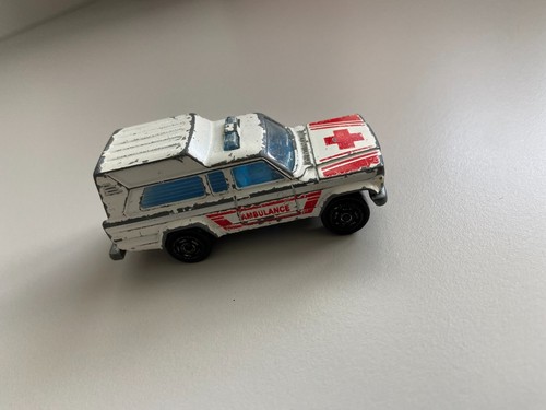 MAJORETTE Ambulanza n.269 Jeep Wagoneer Ambulance Scala 1:64 Made in France - Foto 5 di 11