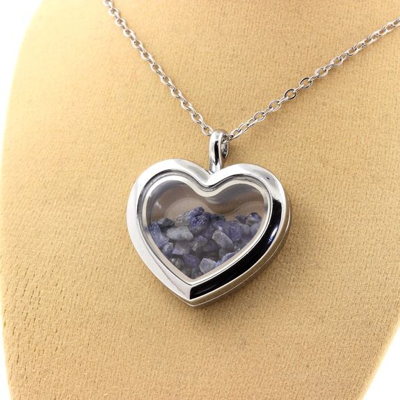 Collier bénitoïte brute silhouette coeur pour style bohème chic - 3