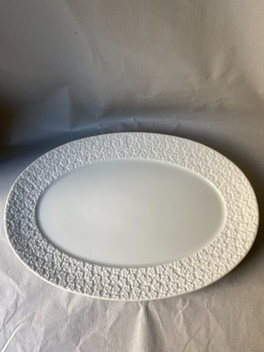 Meissen seltene Platte / Schale Form Royal Blossom weiß & geprägte Blüten 1.Wahl